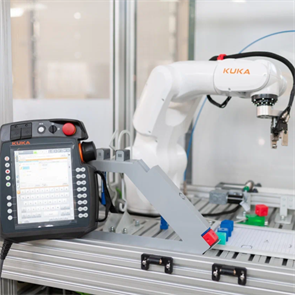 KUKA KR4